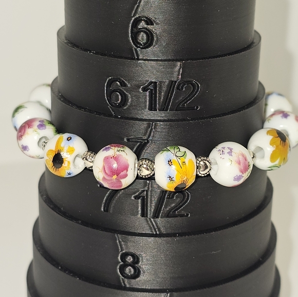 Floral Beaded Stretch Bracelet Handmade - Picture 3 of 3